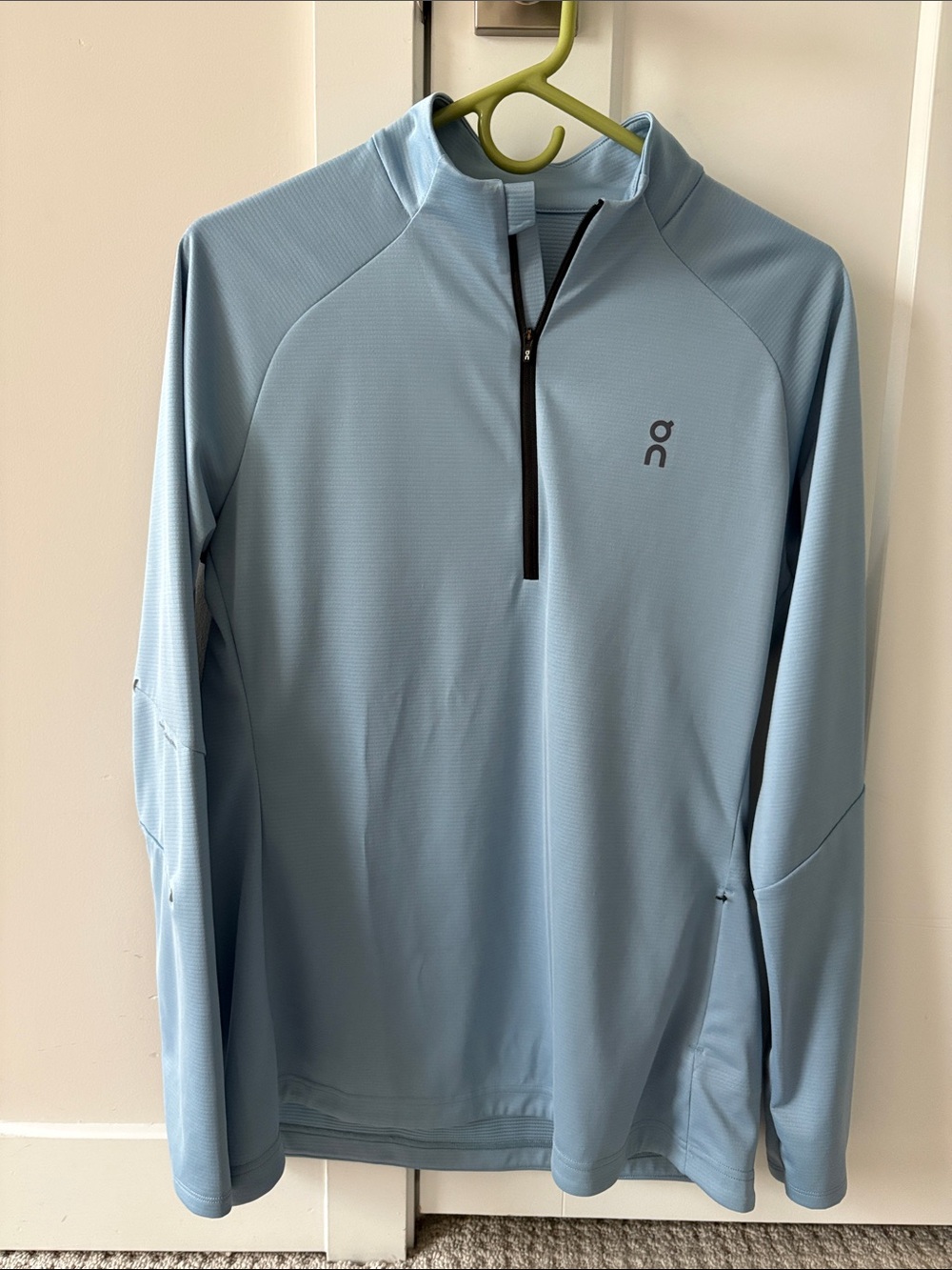 EUC On Running Women’s 1/4 Zip Climate Performance Pullover - Size Large